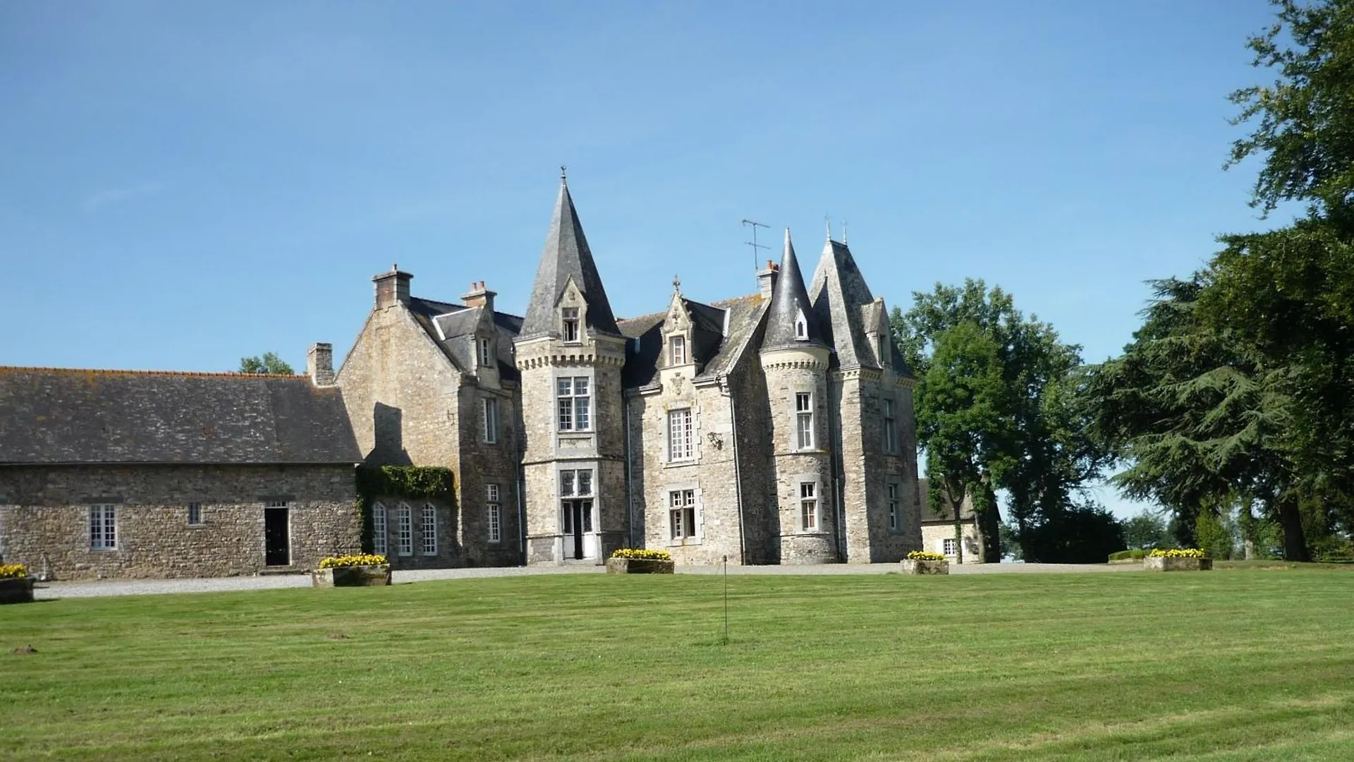 Chateau Des Cours - Gite La Providence Taillis Francia